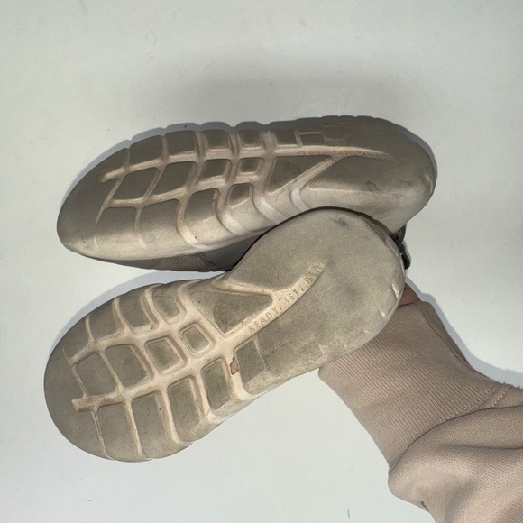 NIKE $55 Boys Youth Size 1 Gray White Flex Slip On No Laces Sneakers #37 - Picture 3 of 5